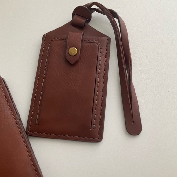 Fossil Brown Leather Passport Holder with Luggage Tag NWOT - Picture 4 of 7